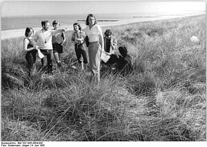 Jugendliche aus der DDR an der Ostsee