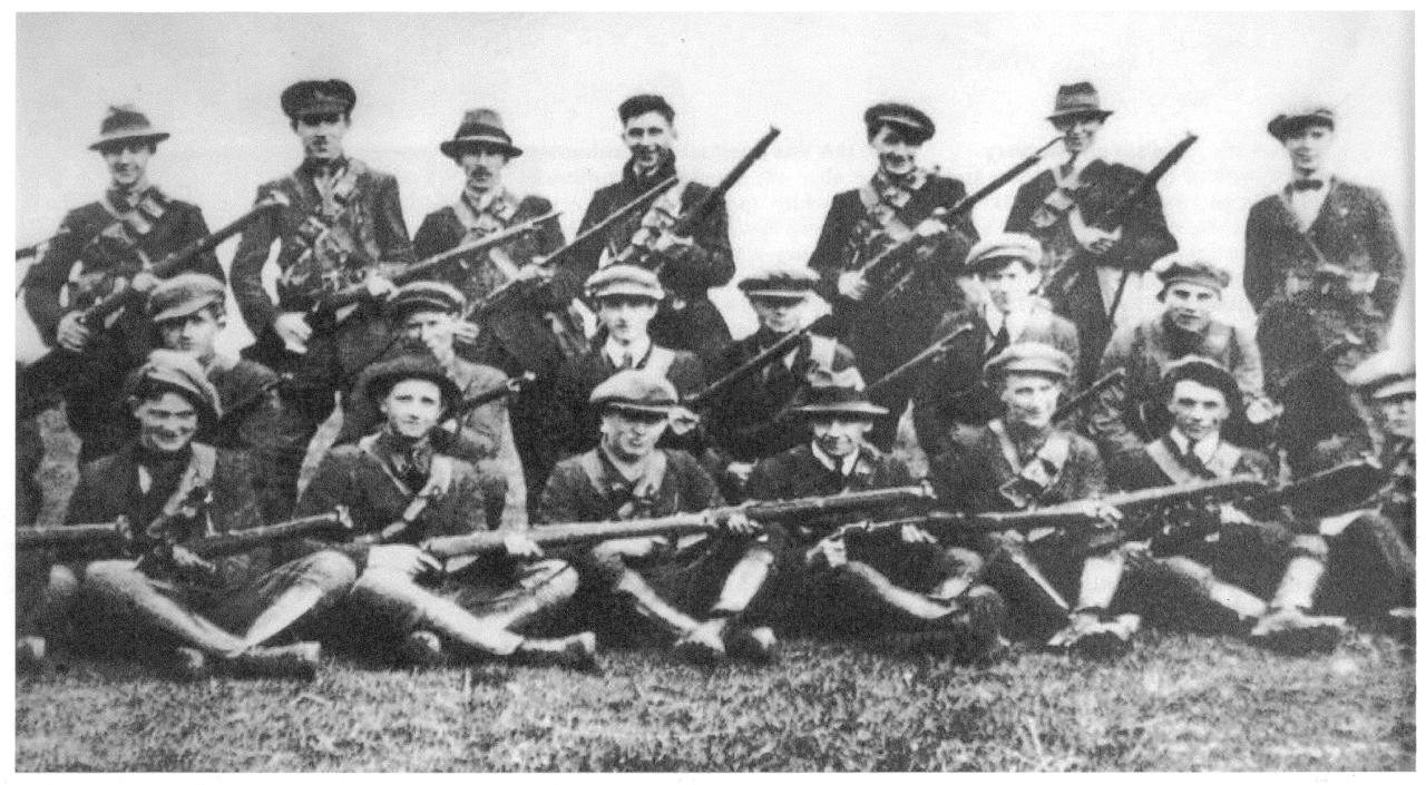 Freiwillige einer IRA-Brigade 